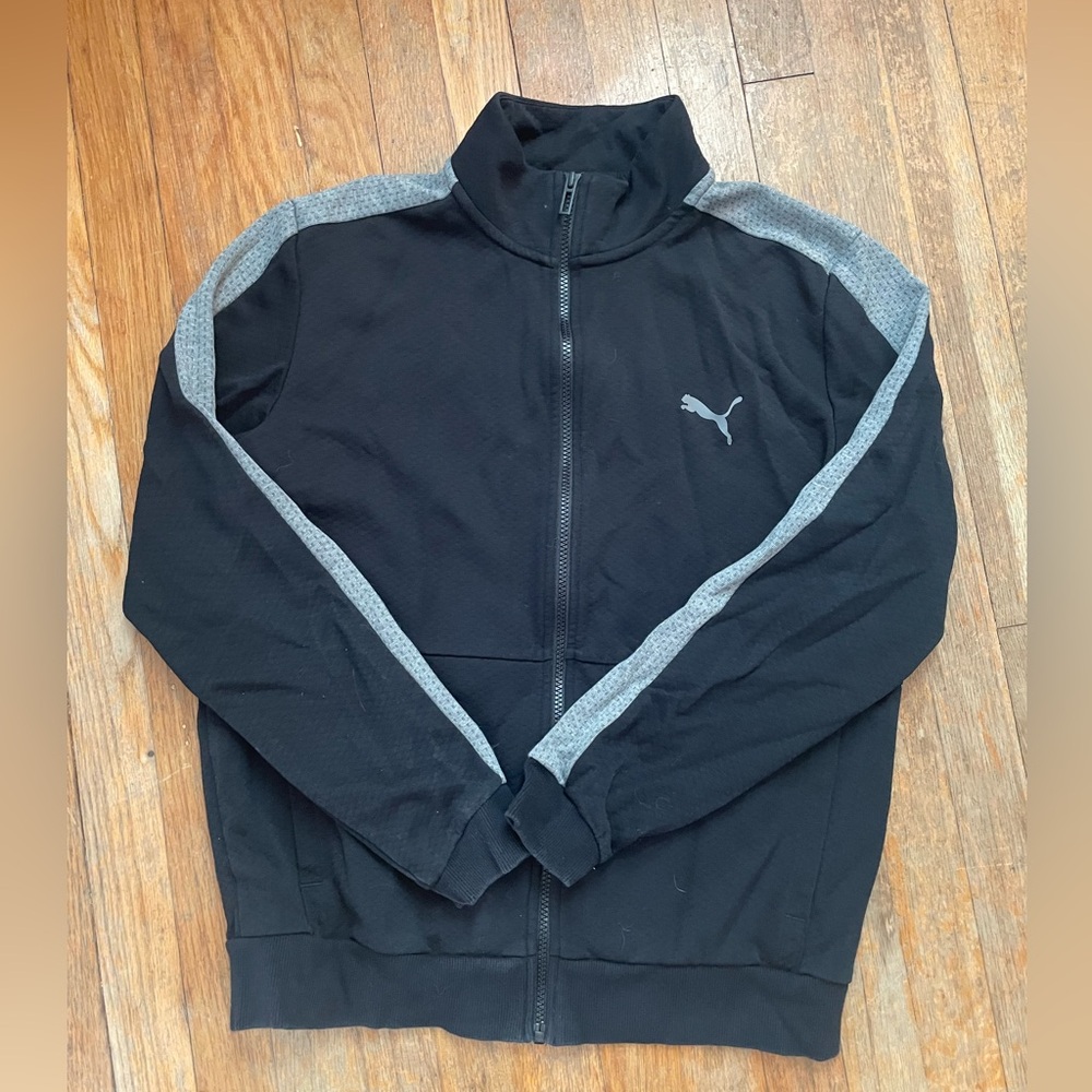 Puma Black Gray Zip up Cotton Blend track jacket
Men's size: Medium